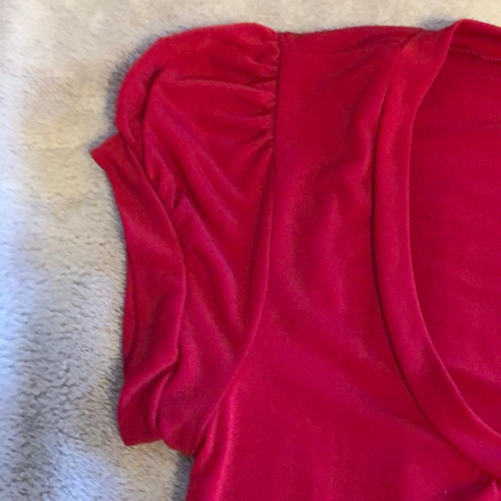 Red top - Picture 3 of 5